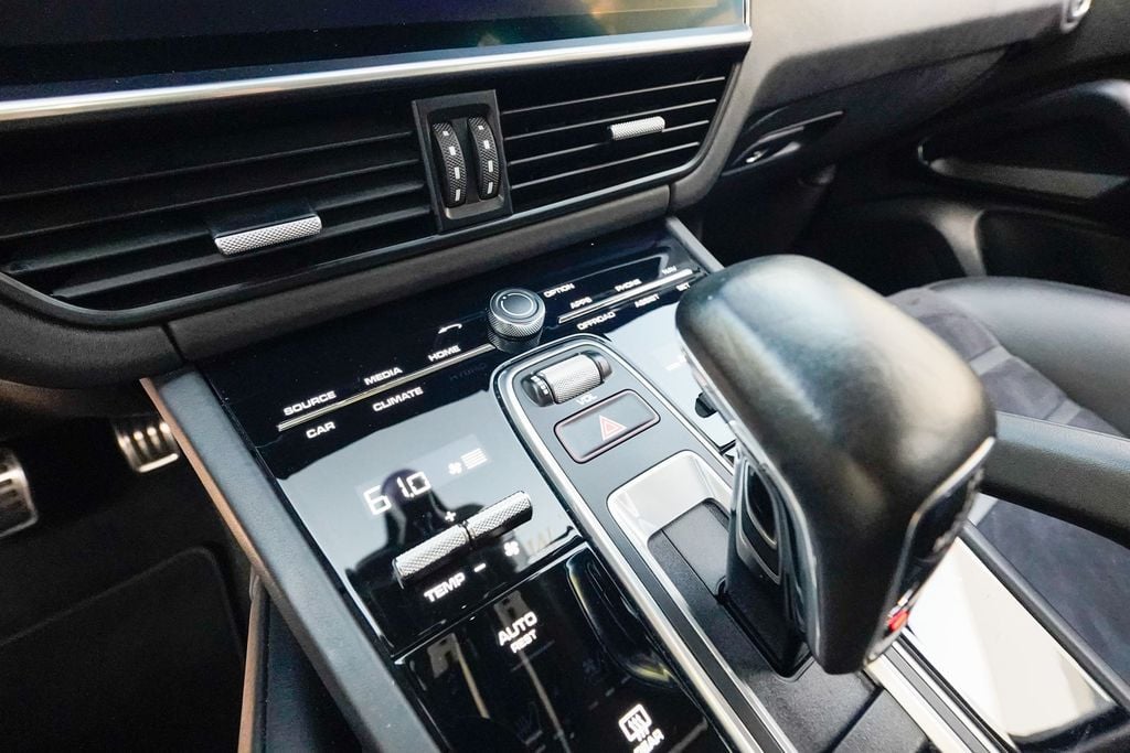 2022 Porsche Cayenne GTS AWD - 23062311 - 70