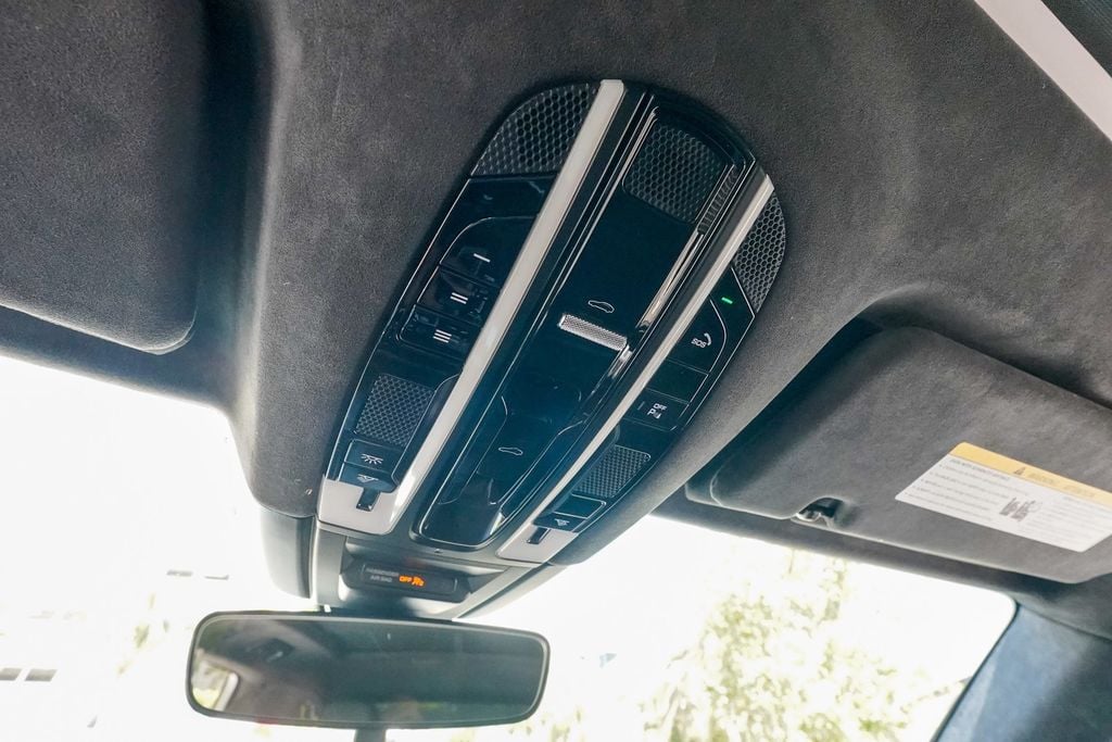 2022 Porsche Cayenne GTS AWD - 23062311 - 75