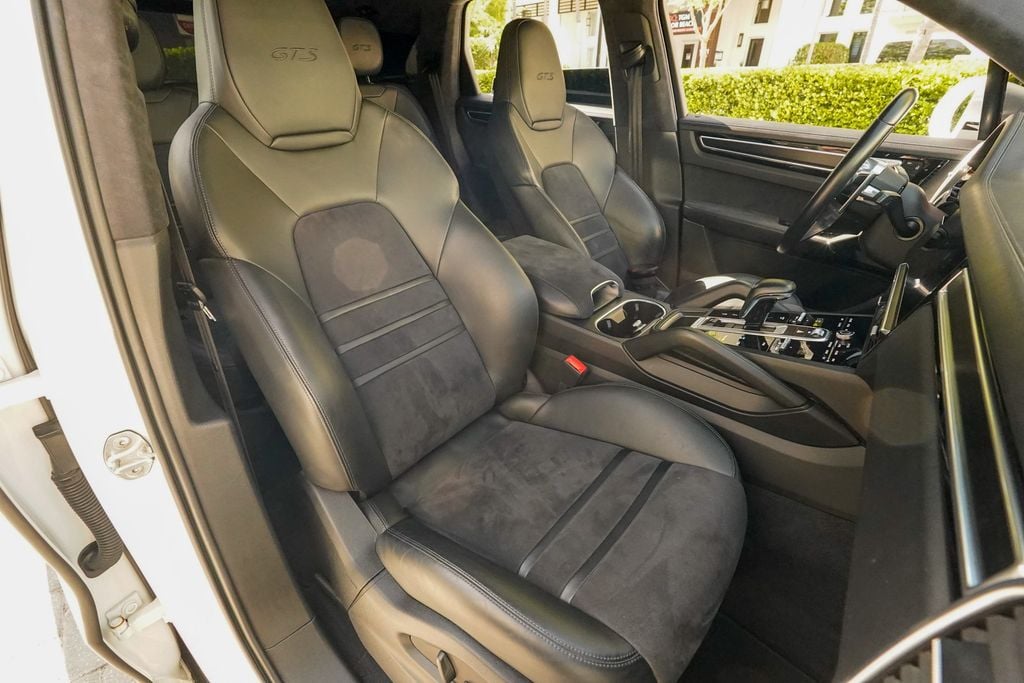 2022 Porsche Cayenne GTS AWD - 23062311 - 90
