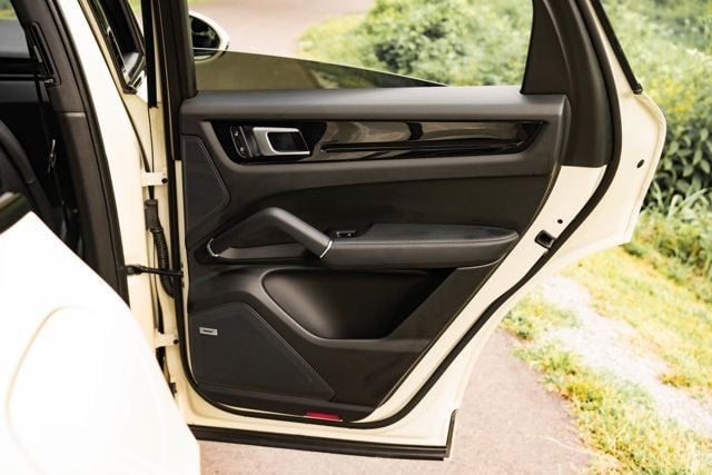 2022 Porsche Cayenne MSRP$109740/PremiumPkgPlus/Heated&CooledSeats/22"CayenneWheels - 23063774 - 37
