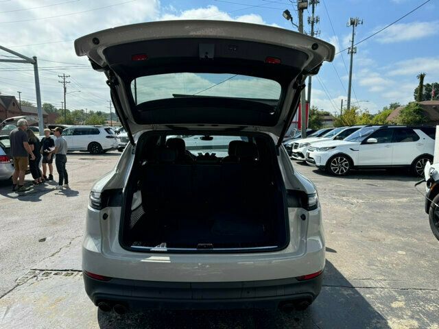 2022 Porsche Cayenne MSRP$93760/AWD/Premium Pkg/Blind Spot Monitor/Lane Keep Assist - 22616066 - 13