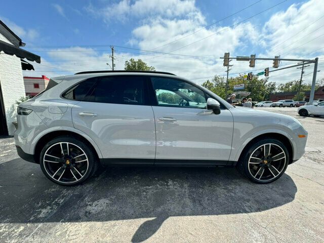 2022 Porsche Cayenne MSRP$93760/AWD/Premium Pkg/Blind Spot Monitor/Lane Keep Assist - 22616066 - 5