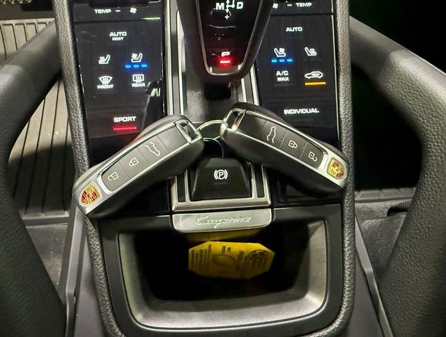 2022 Porsche Cayenne Platinum Edition AWD - 22911966 - 26