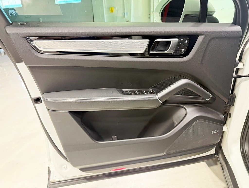 2022 Porsche Cayenne Platinum Edition AWD - 22911966 - 33
