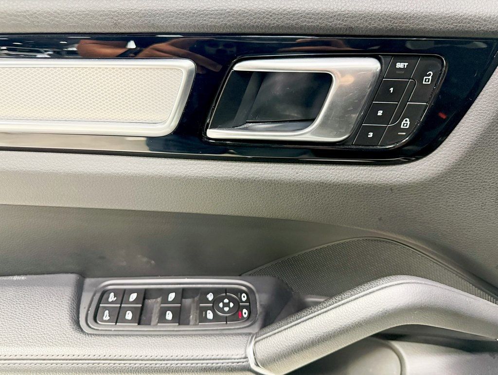 2022 Porsche Cayenne Platinum Edition AWD - 22911966 - 34