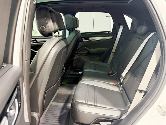 2022 Porsche Cayenne Platinum Edition AWD - 22911966 - 36