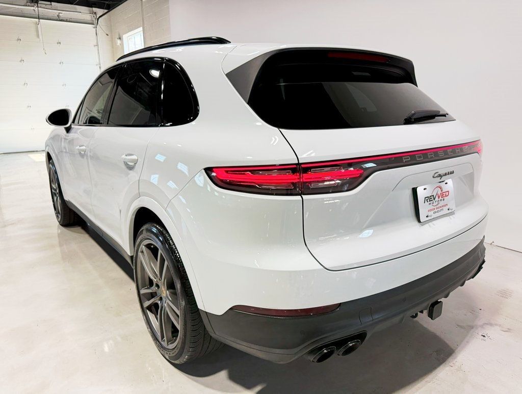 2022 Porsche Cayenne Platinum Edition photo 5