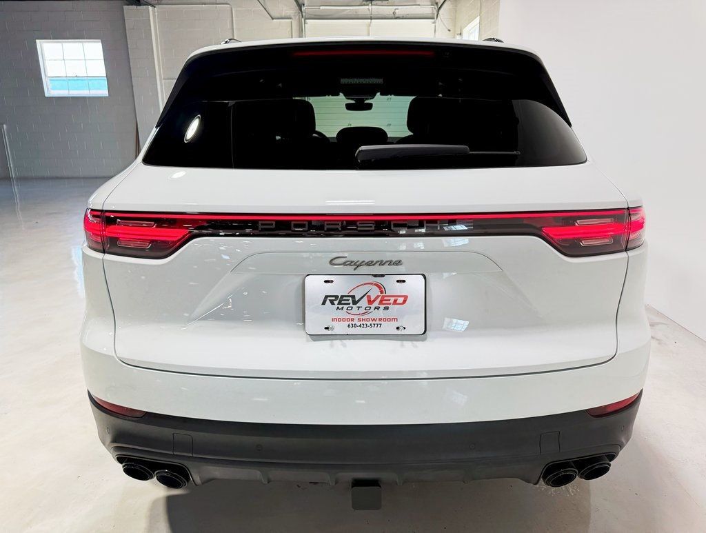2022 Porsche Cayenne Platinum Edition photo 6