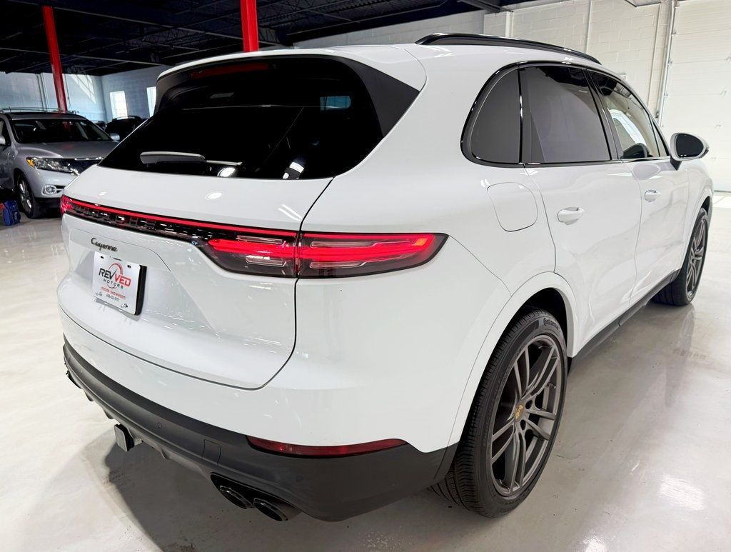 2022 Porsche Cayenne Platinum Edition photo 7