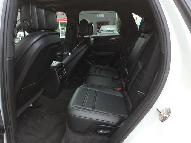 2022 Porsche Cayenne Platinum Edition AWD - 23051420 - 9