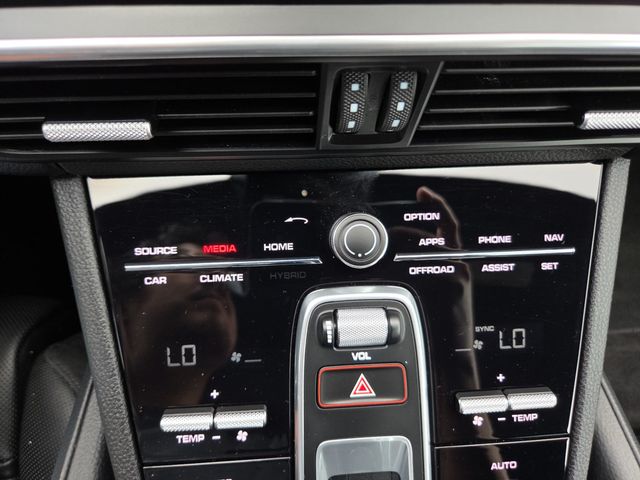 2022 Porsche Cayenne Platinum Edition AWD - 23051420 - 29