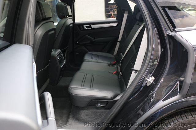 2022 Porsche Cayenne Platinum Edition AWD - 23057007 - 29