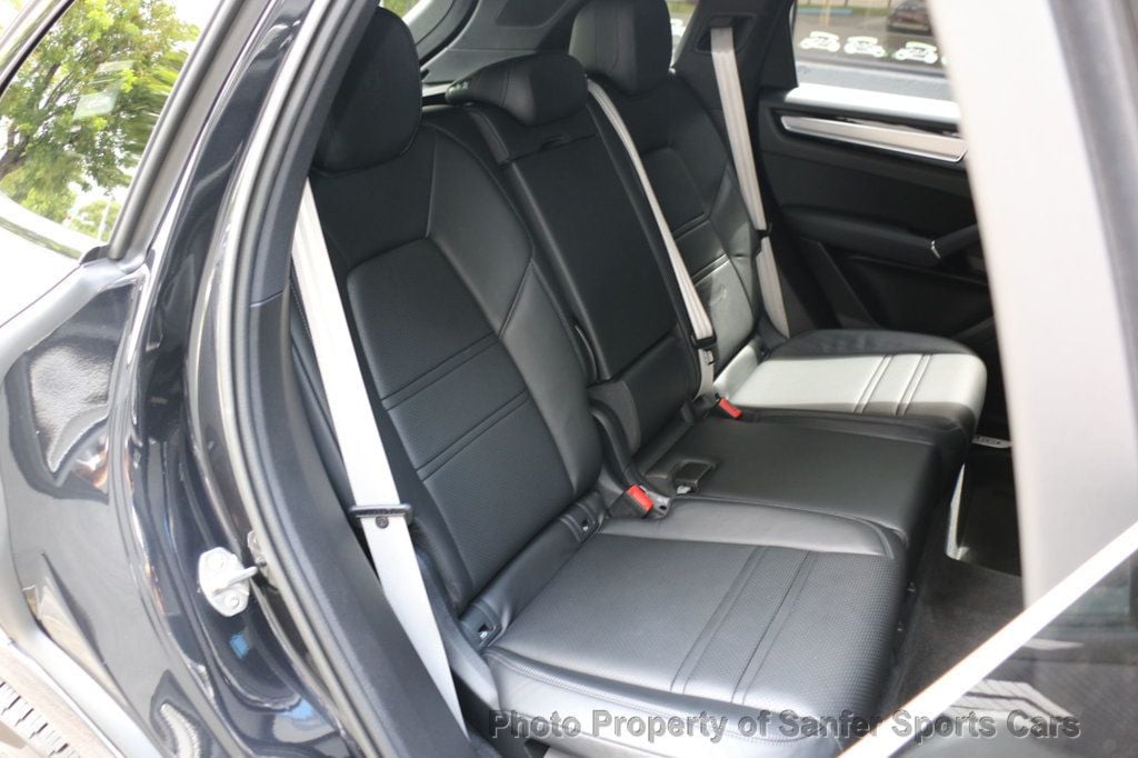 2022 Porsche Cayenne Platinum Edition AWD - 23057007 - 31