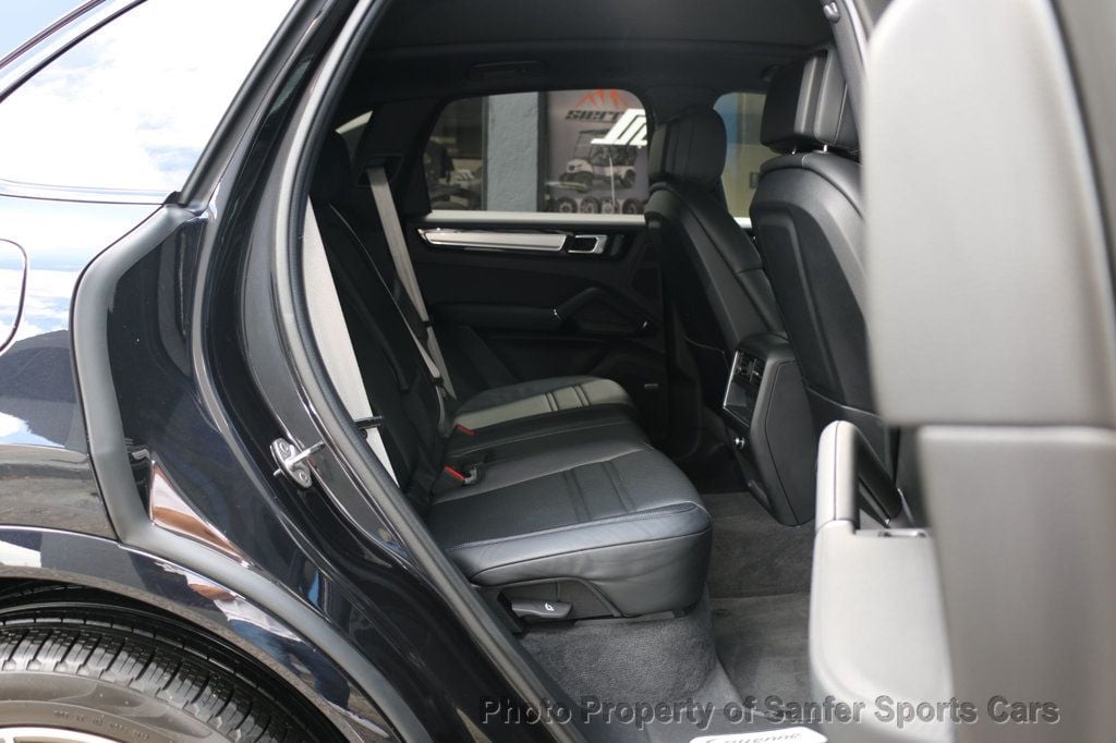 2022 Porsche Cayenne Platinum Edition AWD - 23057007 - 32