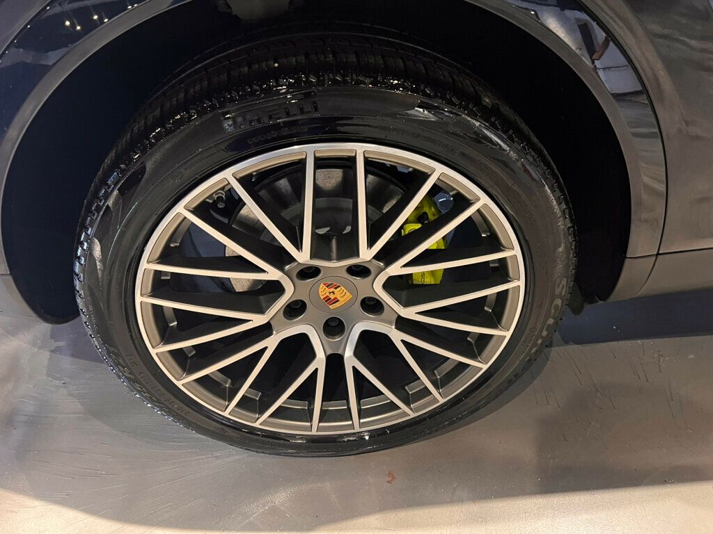 2022 Porsche Cayenne PlatinumEditionCoupe/Hybrid/HtdSeats/SportChronoPkg/PanoRoof - 22982072 - 11