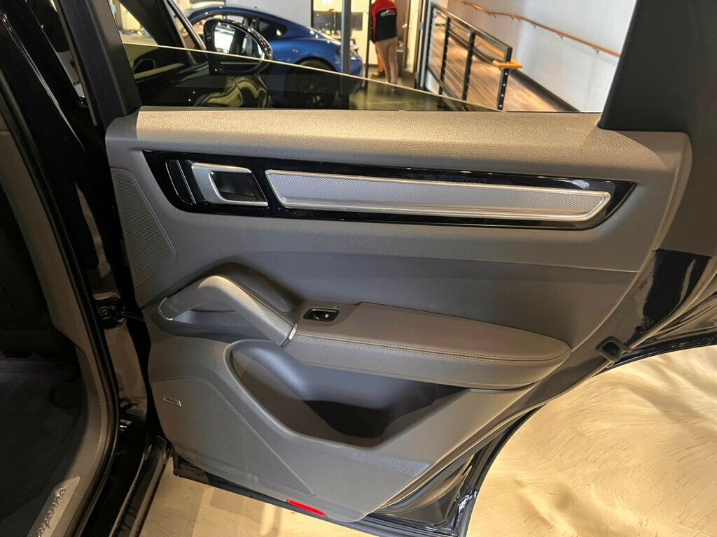 2022 Porsche Cayenne PlatinumEditionCoupe/Hybrid/HtdSeats/SportChronoPkg/PanoRoof - 22982072 - 25