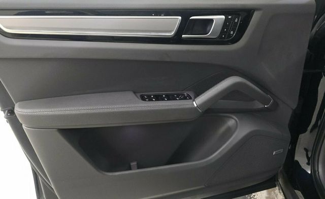 2022 Porsche Cayenne Platinum Edition E-Hybrid AWD - 22967211 - 10