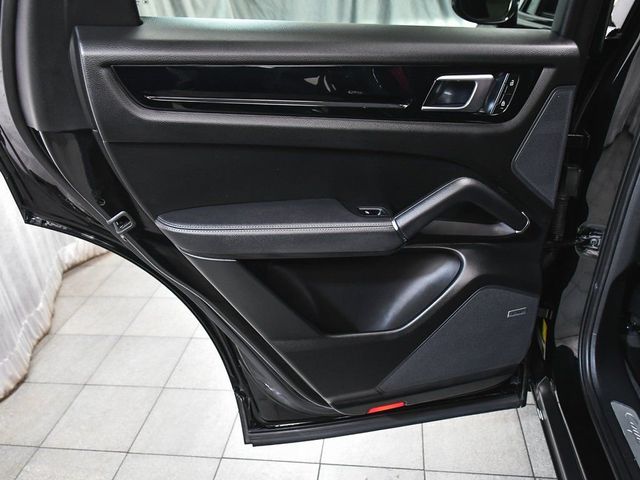 2022 Porsche Cayenne Coupe Platinum Edition - 23011160 - 12