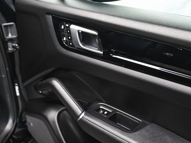 2022 Porsche Cayenne Coupe Platinum Edition - 23011160 - 16