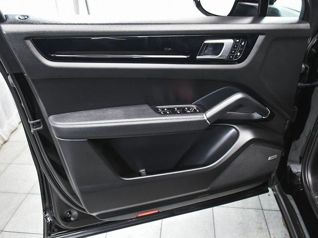 2022 Porsche Cayenne Coupe Platinum Edition - 23011160 - 8