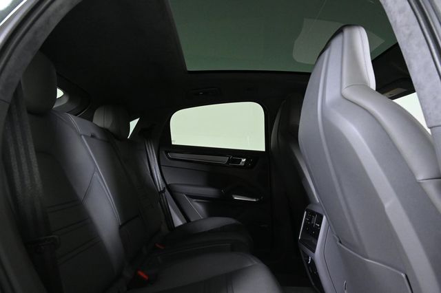 2022 Porsche Cayenne Coupe Turbo - 22993564 - 19