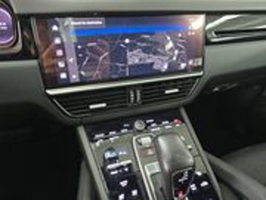 2022 Porsche Cayenne E-Hybrid Platinum Edition photo 4