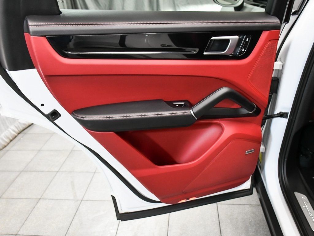 2022 Porsche Cayenne E-Hybrid Coupe Base photo 11
