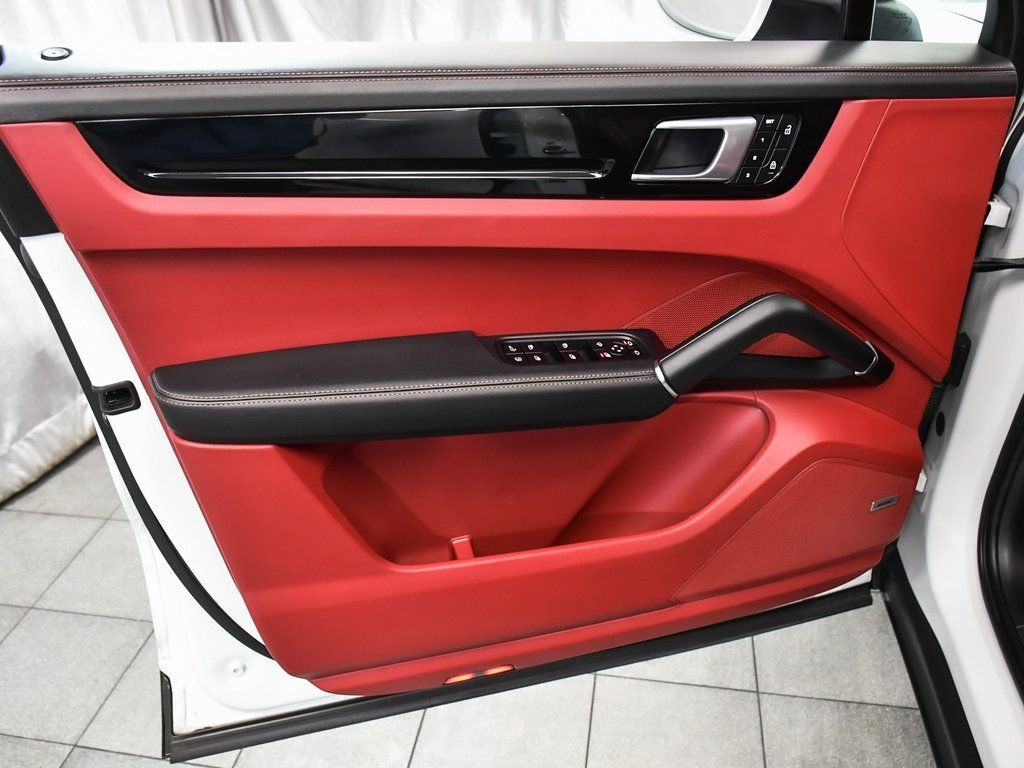 2022 Porsche Cayenne E-Hybrid Coupe Base photo 9