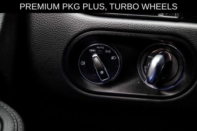 2022 Porsche Macan AWD - 23045011 - 39