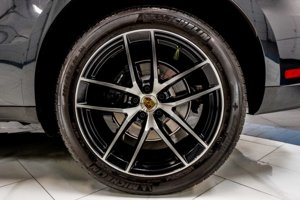 2022 Porsche Macan Base photo 10