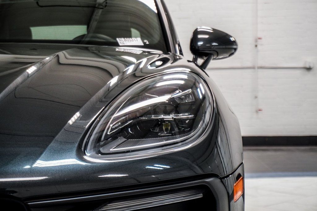 2022 Porsche Macan Base photo 14