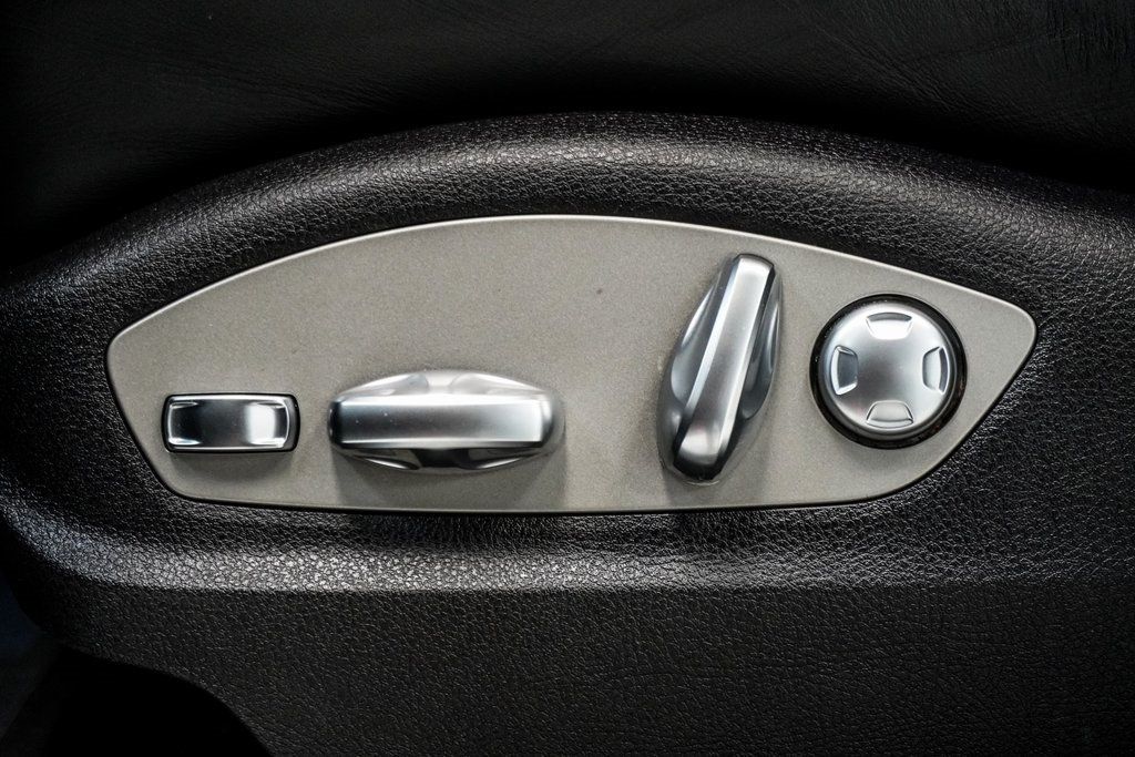 2022 Porsche Macan Base photo 18