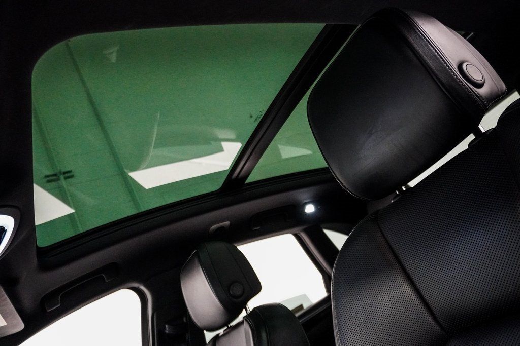 2022 Porsche Macan Base photo 19