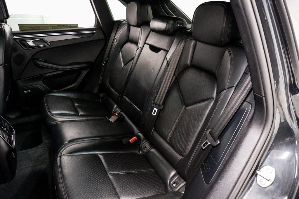 2022 Porsche Macan Base photo 20