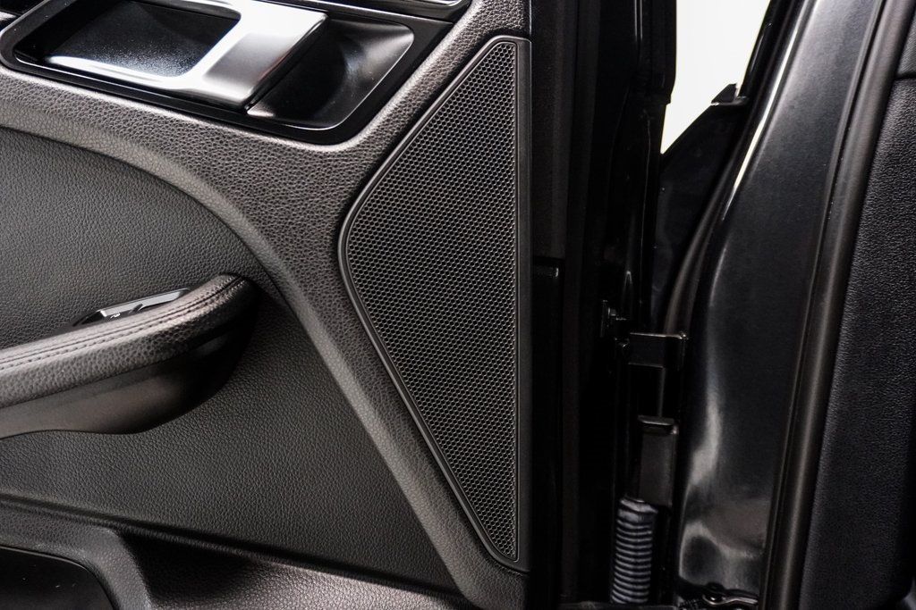 2022 Porsche Macan Base photo 22