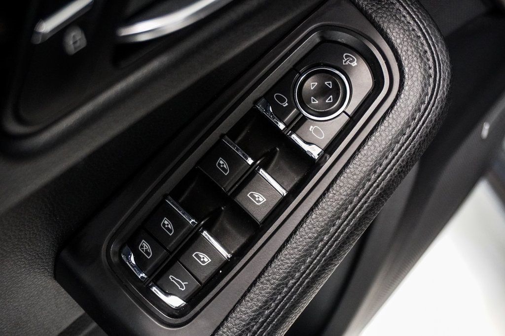 2022 Porsche Macan Base photo 38