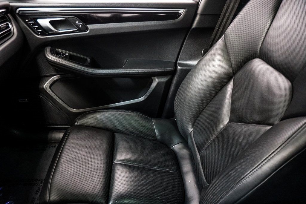 2022 Porsche Macan Base photo 44