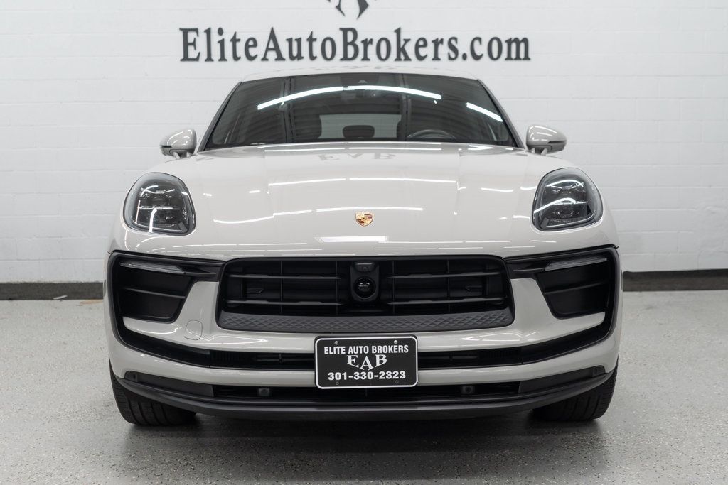 2022 Porsche Macan photo 3