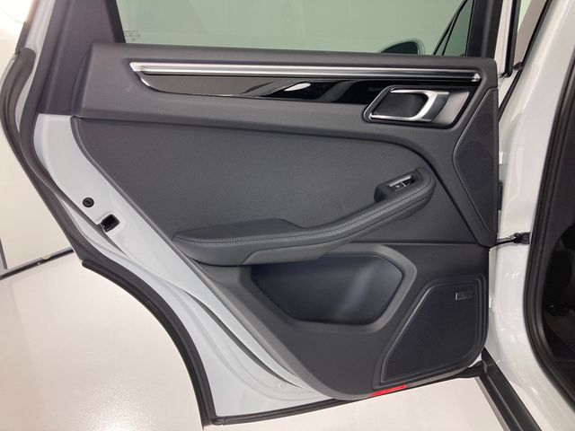 2022 Porsche Macan AWD - 22969012 - 13