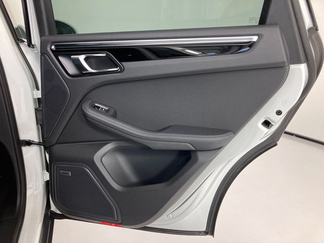 2022 Porsche Macan AWD - 22969012 - 16