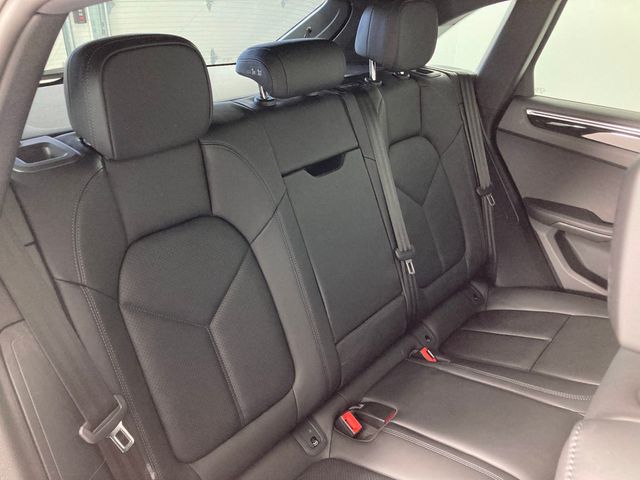 2022 Porsche Macan AWD - 22969012 - 17