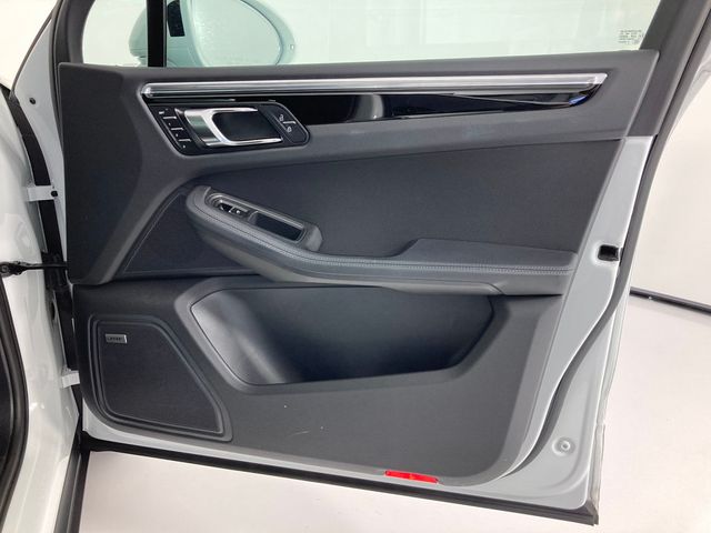 2022 Porsche Macan AWD - 22969012 - 18