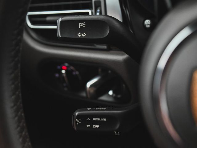 2022 Porsche Macan Base - 23080479 - 25