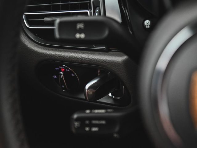 2022 Porsche Macan Base - 23080479 - 26