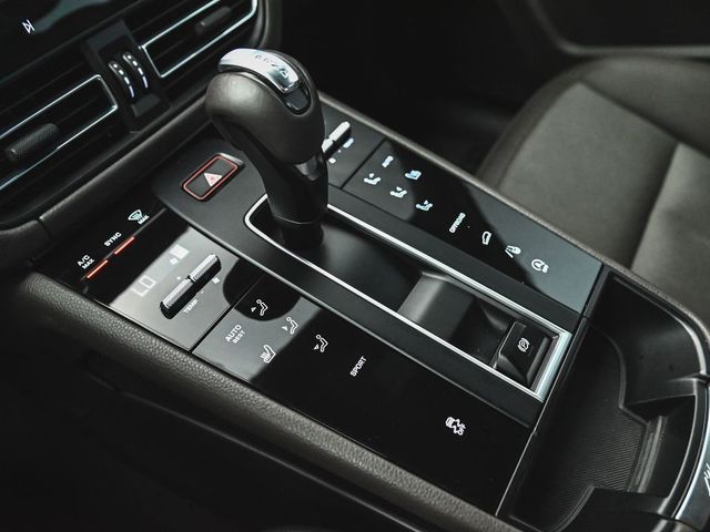 2022 Porsche Macan Base - 23080479 - 30