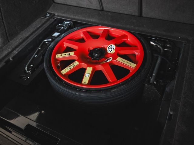 2022 Porsche Macan Base - 23080479 - 41