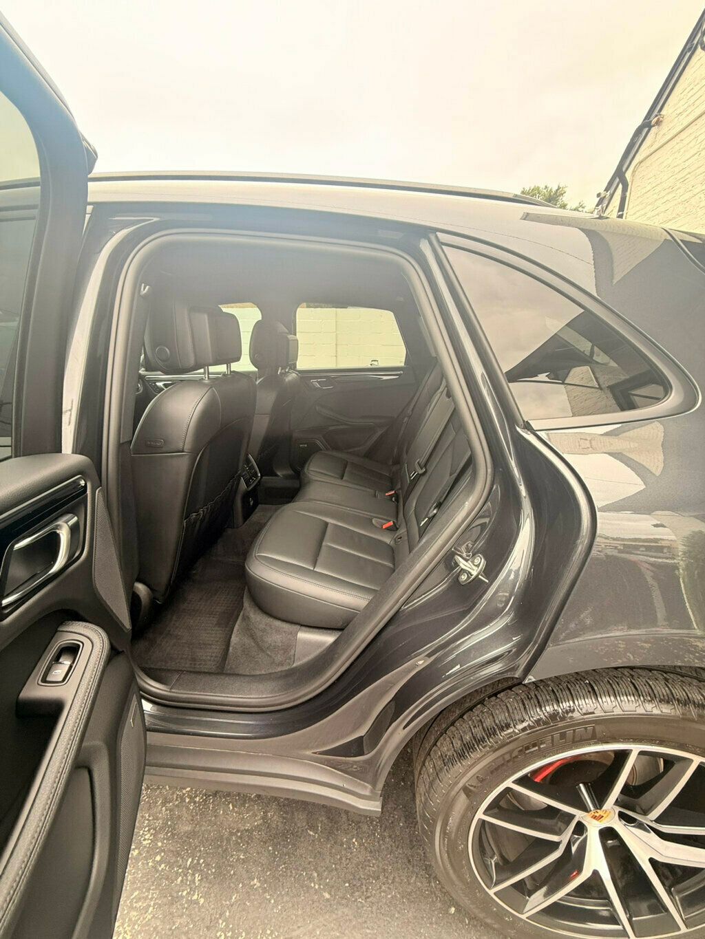 2022 Porsche Macan photo 13