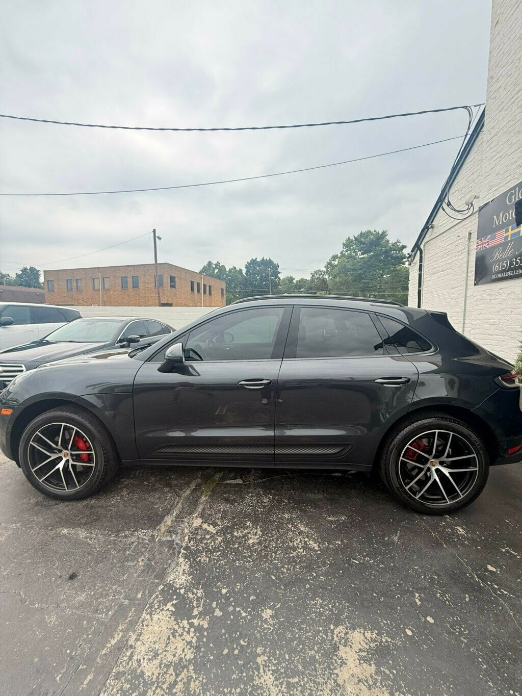 2022 Porsche Macan photo 2