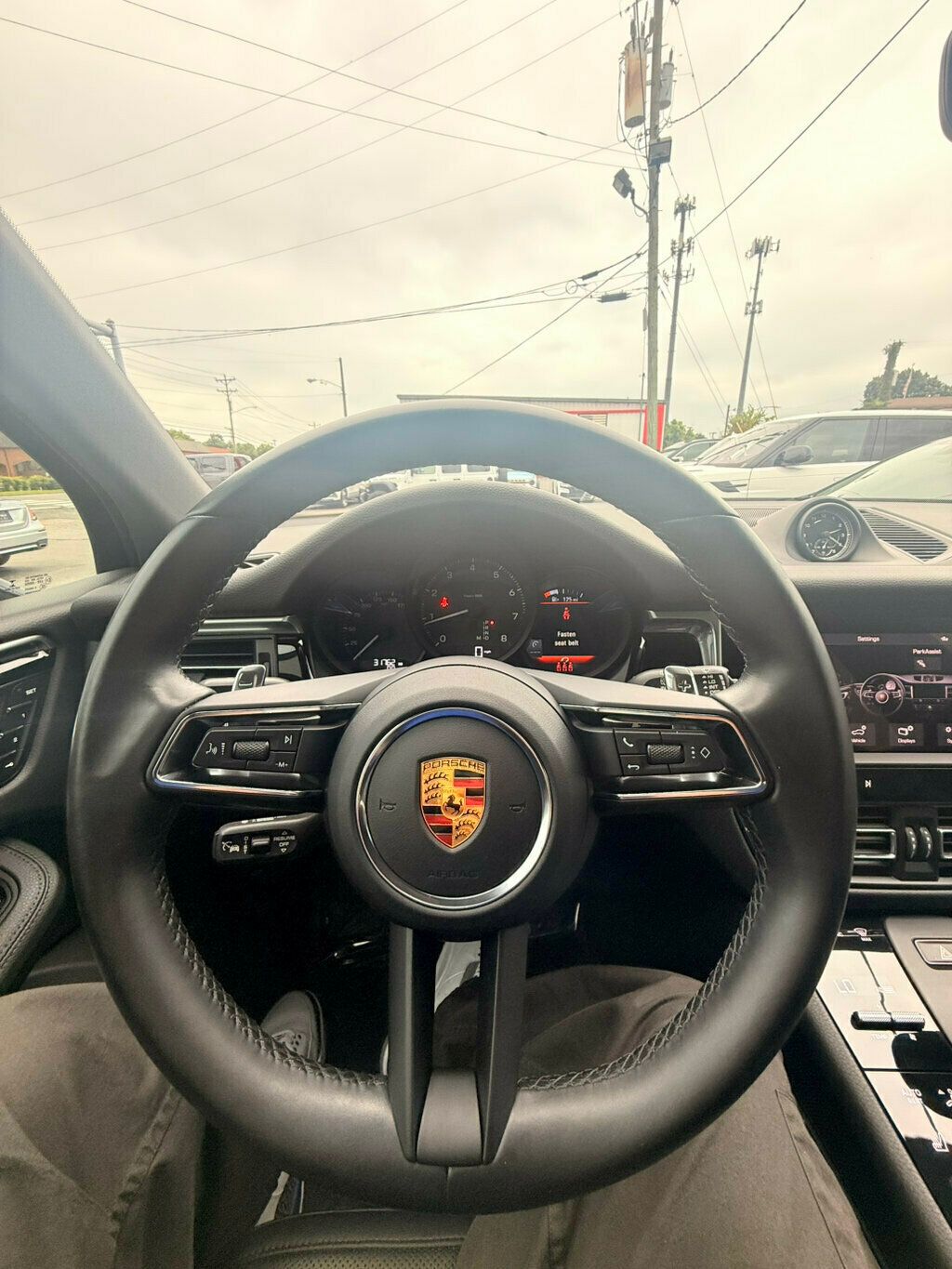 2022 Porsche Macan photo 21