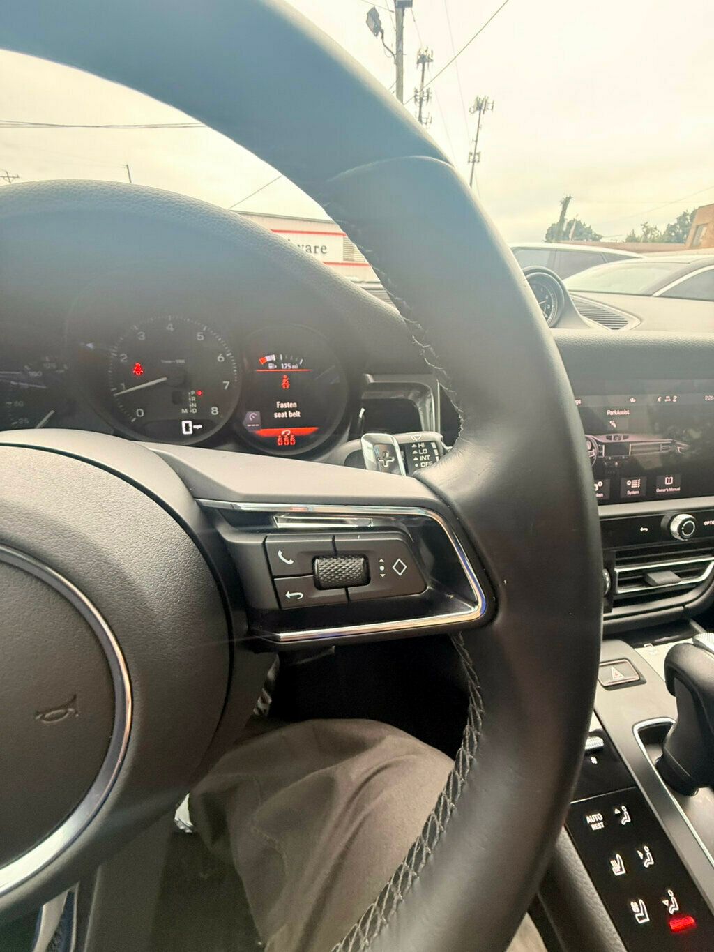 2022 Porsche Macan photo 23